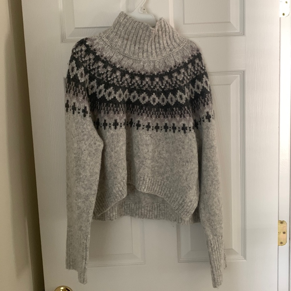Abercrombie & Fitch grey sweater, size small